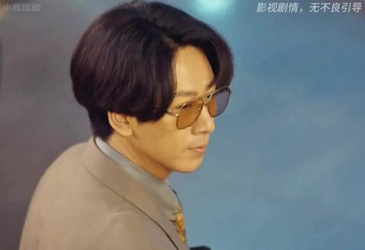 男人每天都带妻子去逛珠宝店，背后暗藏阴谋