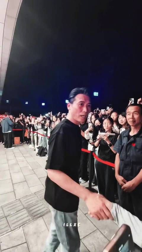 这是谁搜肠刮肚想出来的问题 感觉never都没敢相信自己的耳朵