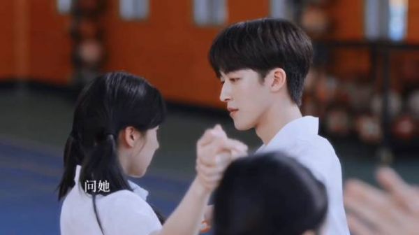 “还不理我” 今天看这部 青梅竹马必须嗑