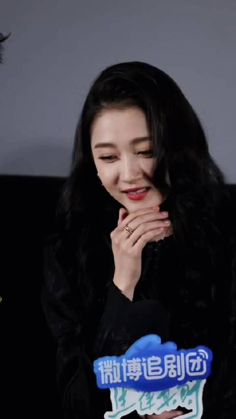 关晓彤鼻尖痣好美，状态太能打
