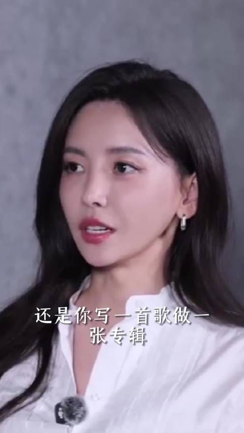 于文文直面恐高，突破自我边界呈现新专辑舞台