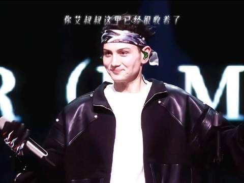 继续施展你的小动作吧，艾叔叔压根儿不放在心上