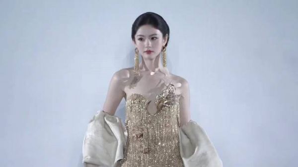 赵晴怎么美成这样了 好明艳