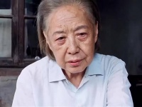 女孩与房东老太相处，不是亲人却胜似亲人