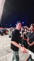 这是谁搜肠刮肚想出来的问题 感觉never都没敢相信自己的耳朵
