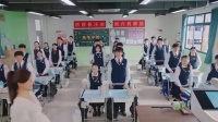 “老师怀孕不方便，同学们准备肚子存放处，太暖心了！”