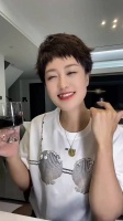 这网友像一位明星，叫不上名字了