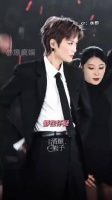 李宇春北京演唱会收官，肖战连送花篮众星助阵