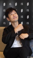黄晓明小明哥今天过分可爱了啊，冲浪最前线袋鼠摇手