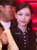 HAERIN状态好好喔 好美丽的状态出席迪奥美妆活动