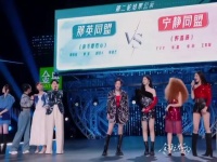 放下过多的执念，不再被外界的名利裹挟，于文文如今的状态松弛又通透