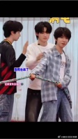 别和小情侣一起玩游戏， 严浩翔贺峻霖 #时代少年团