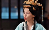 女孩子间的友谊也太好了，处处护着她，不让她受到半点伤害