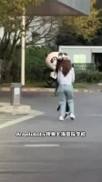 在孩子这方面做得确实比杨幂好