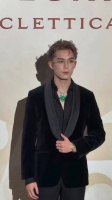 吴磊亮相宝格丽上海高珠展！ 完全贵公子！