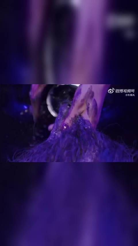 “从未见过如此脏乱的头发”
