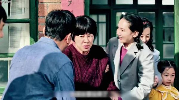 追完《小巷人家》再看《生逢其时》邻里年代剧差别居然这么大