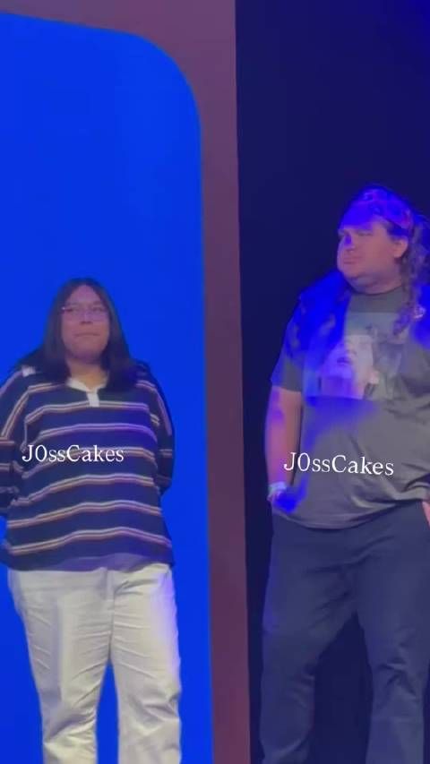 笑亖了这个大叔衣服印的是卡斯基表情包 卡斯基看见了
