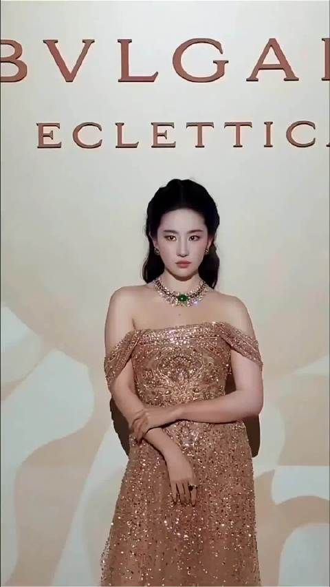 刘亦菲活动现场，闪闪发光真好看！