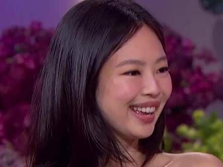 金珍妮Jennie：此刻我正被快乐填满，像一只自在蹦跳的小孩纸