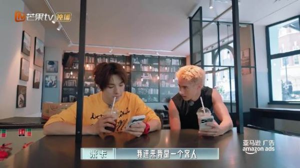 颜安营业式微笑逗笑米卡，销售演练瞬间破功