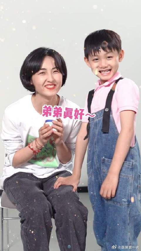 当姐姐一边撒娇一边对弟弟说“我只有你了”时…弟弟真好呀