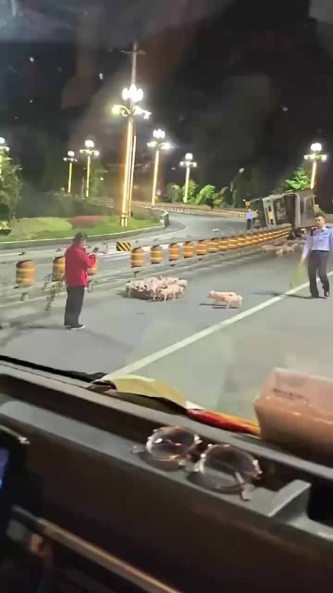 当你得知群友出去团建没带你时：σ( ᑒ )