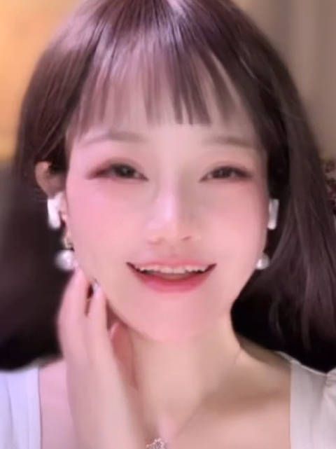 女主播美颜掉了,直播画面被榜一大哥看到!