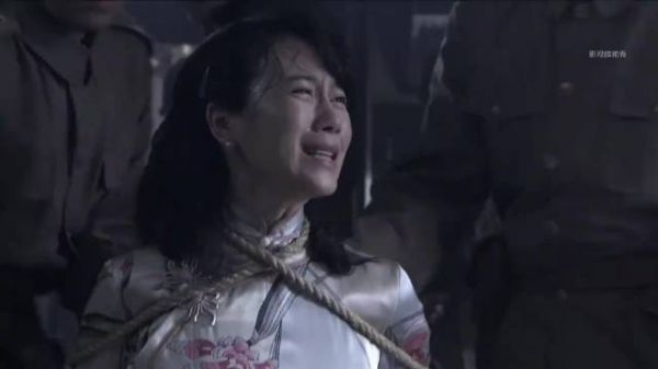 旗袍美女没想到自己才是猎物 因为一个片段看了整部电影