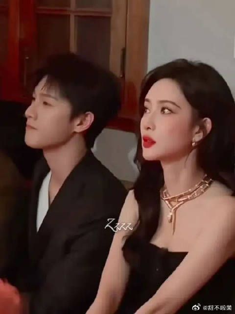 不知道啊~一下就变了