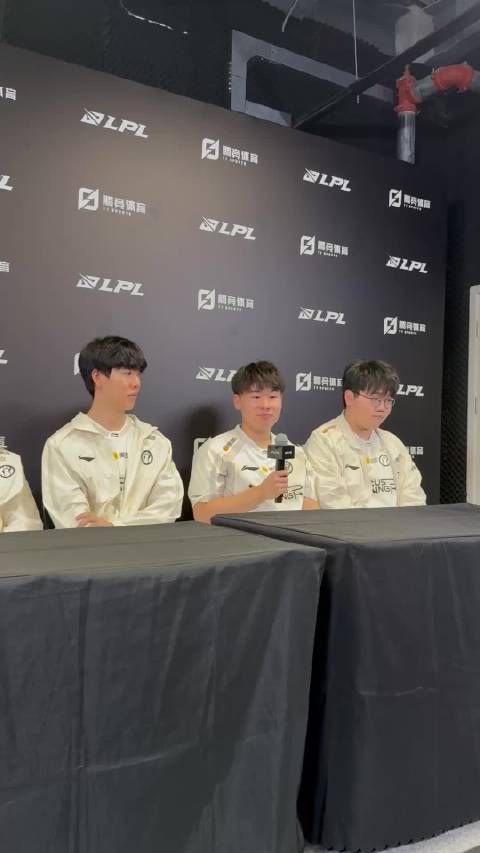 Q：为什么叫TheShy“大哥”？ Wei：大哥的意思就是姜大哥