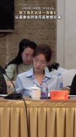不知道她这是在开会还是在沾花惹草 老公今天几点下班