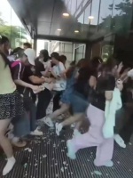 因女儿追星全家低保被取消