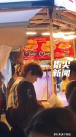 云旗泰国夜市偶遇粉丝，素颜推荐小吃叮嘱安全