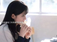 苗靖被母亲抛弃 没有钱吃饭 只能捡废品养活自己 张婧仪演的让人看了心疼