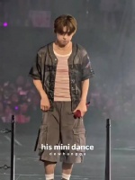发现一只瘪嘴的小面包 Soooooo~ Cute!