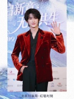 王天意亮相SS2027北京时装周开幕盛典