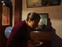 黄玲回婆家过年不再看脸，宋莹给图南包大红包