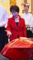 洪秀柱婉拒「试骑张雪机车」：我腿短跨不上去