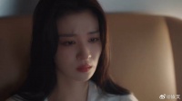 小女孩半夜被烟呛起，起床一看，竟是妈妈想烧死她们