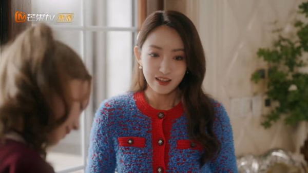 十五带女同学回家，父亲担心早恋，借口肚子疼在家监视