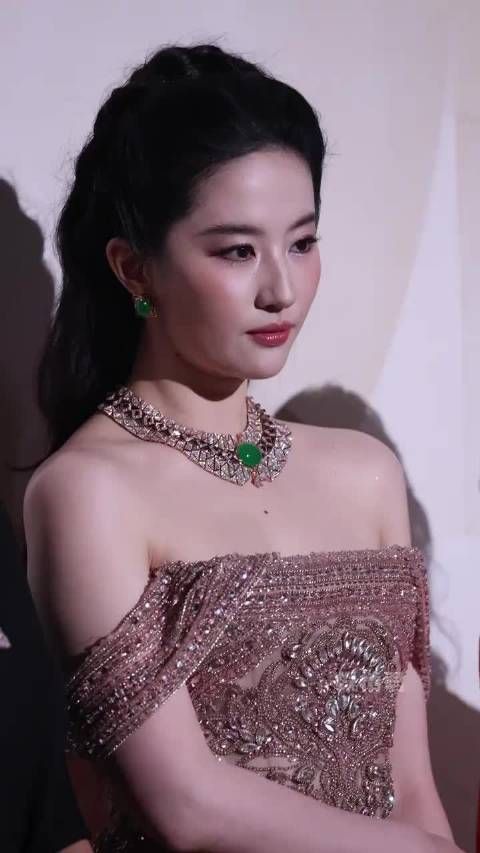 不再用审美要求别人，各花入各眼互相尊重更舒坦