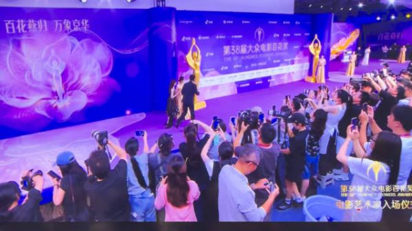 朱一龙张子枫哥妹再出发！