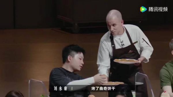 谢霆锋馋选手龙虾面，询问遭无视