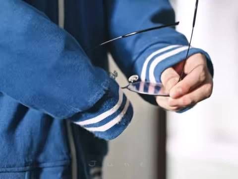 王子奇眼神戏演绎羞涩感，霍青莲上药时他卸下防备