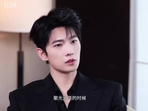 杨洋谈努力带来安全感，聚光灯下呈现最好状态