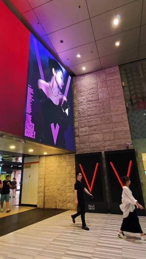 V杂志给视后紫上的大屏也是绝美