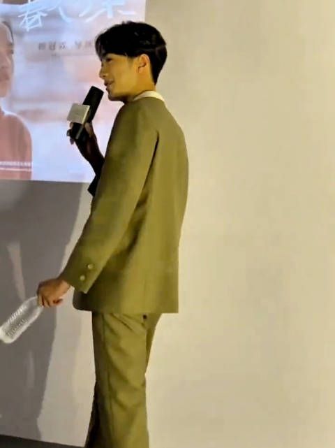赖冠霖，可惜我粉上你的时候你已经退圈了