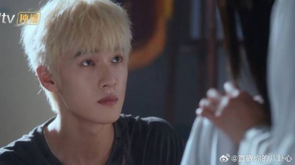 《耀眼》 晴也看不惯邢武，下秒被他亲手上药，瞬间芳心暗许