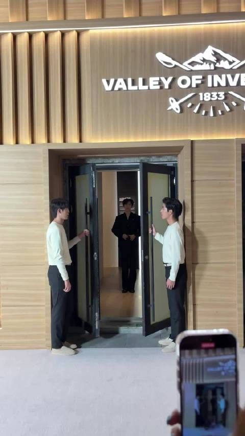 可以说，四字出来那一瞬间，我后悔没戴降噪耳机